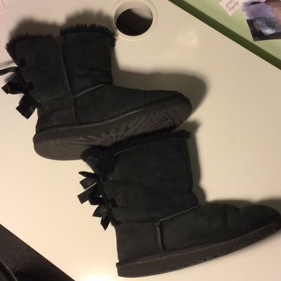 Bailey Bow Uggs - Picture 3 of 7